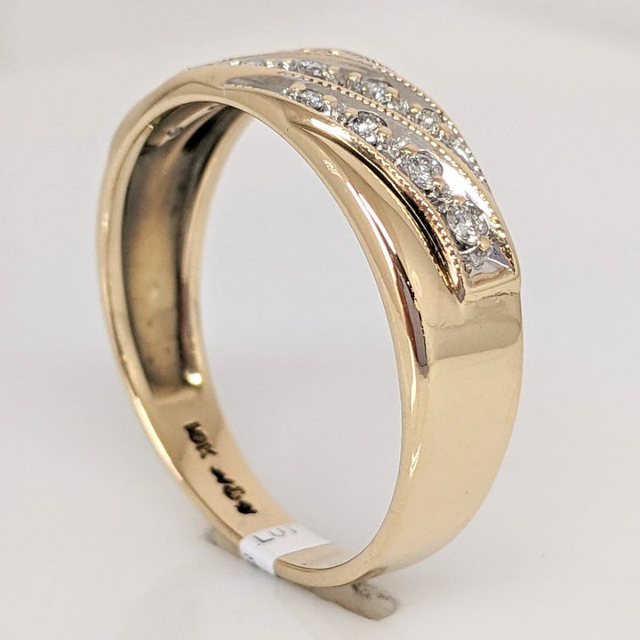 10K .20 CARAT TOTAL WEIGHT I1 I DIAMOND ROUND (13) 3-ROW ESTATE BAND 3.5 GRAMS