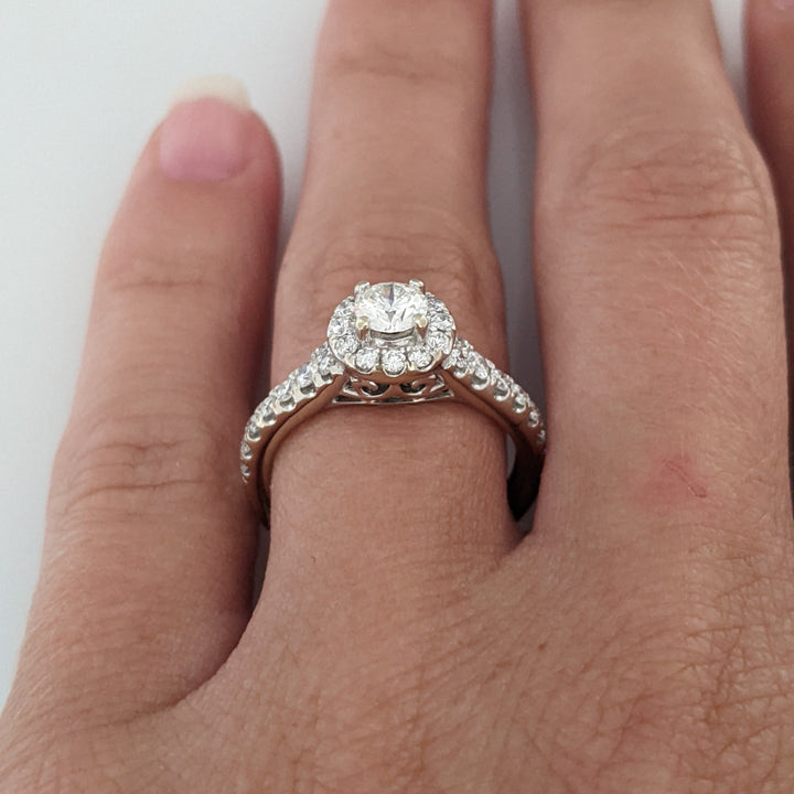 14K WHITE .70 CARAT TOTAL WEIGHT I1 H DIAMOND ROUND (29) ESTATE HALO RING 3.5 GRAMS