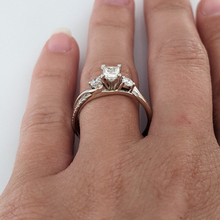 14K WHITE .74 CARAT TOTAL WEIGHT I1 I DIAMOND ROUND (15) ESTATE RING 3.7 GRAMS