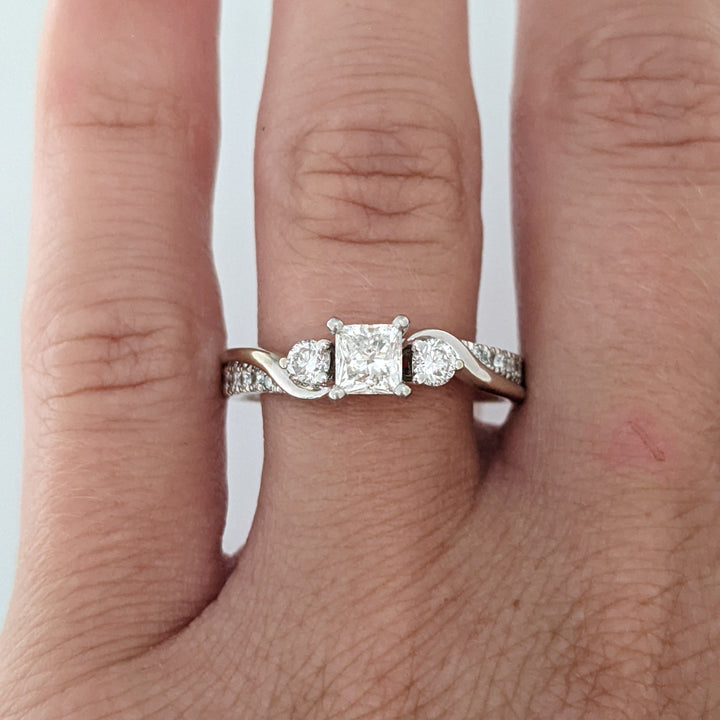 14K WHITE .74 CARAT TOTAL WEIGHT I1 I DIAMOND ROUND (15) ESTATE RING 3.7 GRAMS