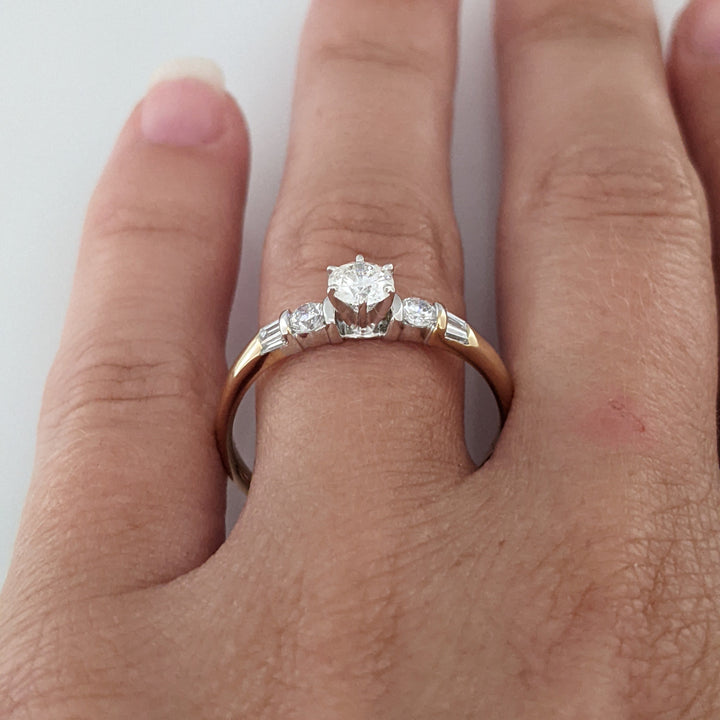 14K .55 CARAT TOTAL WEIGHT SI1-I1 H DIAMOND ROUND (7) ESTATE RING 2.1 GRAMS