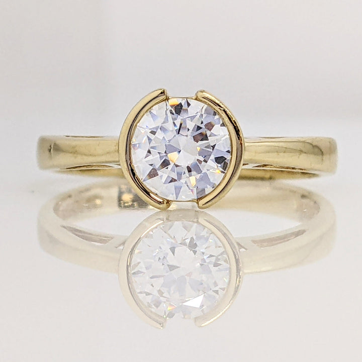 14K CUBIC ZIRCONIA 6.5MM HALF BEZEL ESTATE RING 2.2 GRAMS