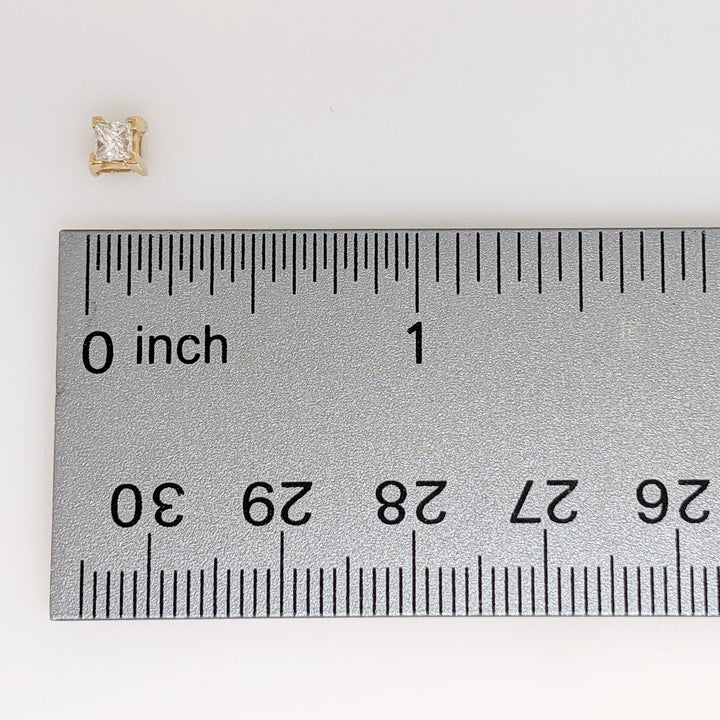 14K .32 CARAT TOTAL WEIGHT SI1 G DIAMOND PRINCESS CUT (2) ESTATE STUD EARRINGS 0.7 GRAMS