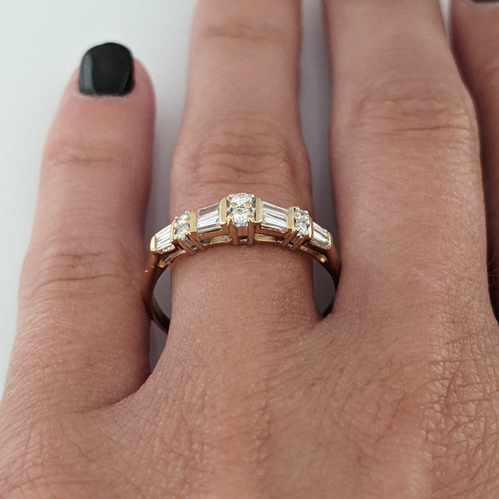 14K .42 CARAT TOTAL WEIGHT SI2 H DIAMOND ROUND (6) BAGUETTE (8) ESTATE BAND 2.3 GRAMS