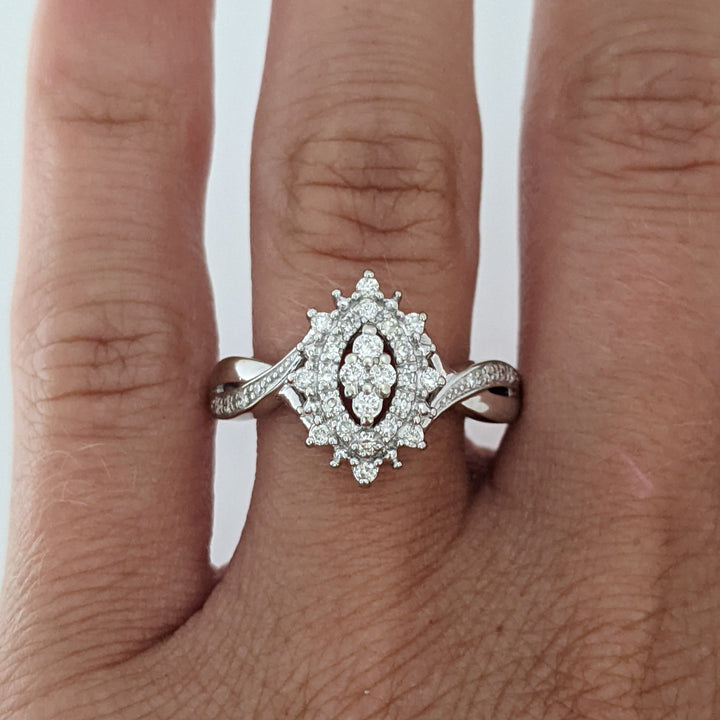 10K WHITE .22 CARAT TOTAL SI1 H DIAMOND ROUND (30) CLUSTER MARQUISE SHAPE ESTATE RING 3.0 GRAMS