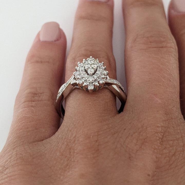 10K WHITE .22 CARAT TOTAL SI1 H DIAMOND ROUND (30) CLUSTER MARQUISE SHAPE ESTATE RING 3.0 GRAMS