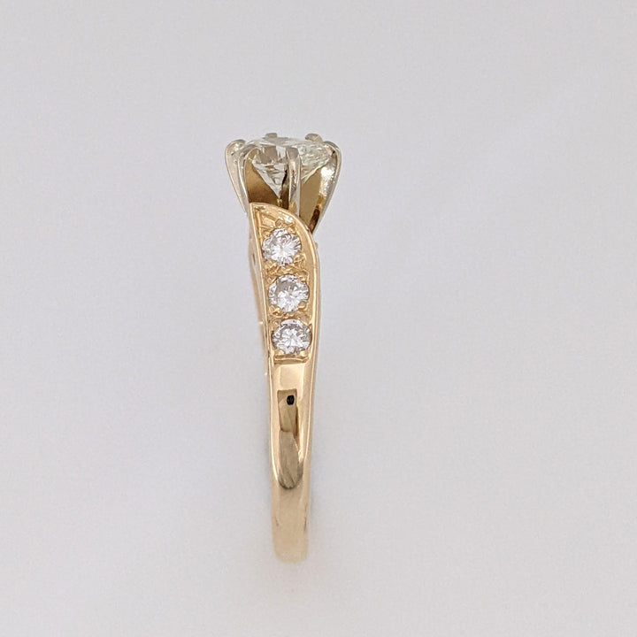 14K .62 CARAT TOTAL WEIGHT VS2 J DIAMOND OVAL WITH (6) ROUND MELEE ESTATE RING