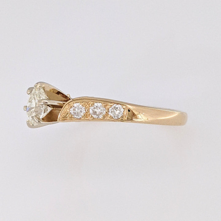 14K .62 CARAT TOTAL WEIGHT VS2 J DIAMOND OVAL WITH (6) ROUND MELEE ESTATE RING