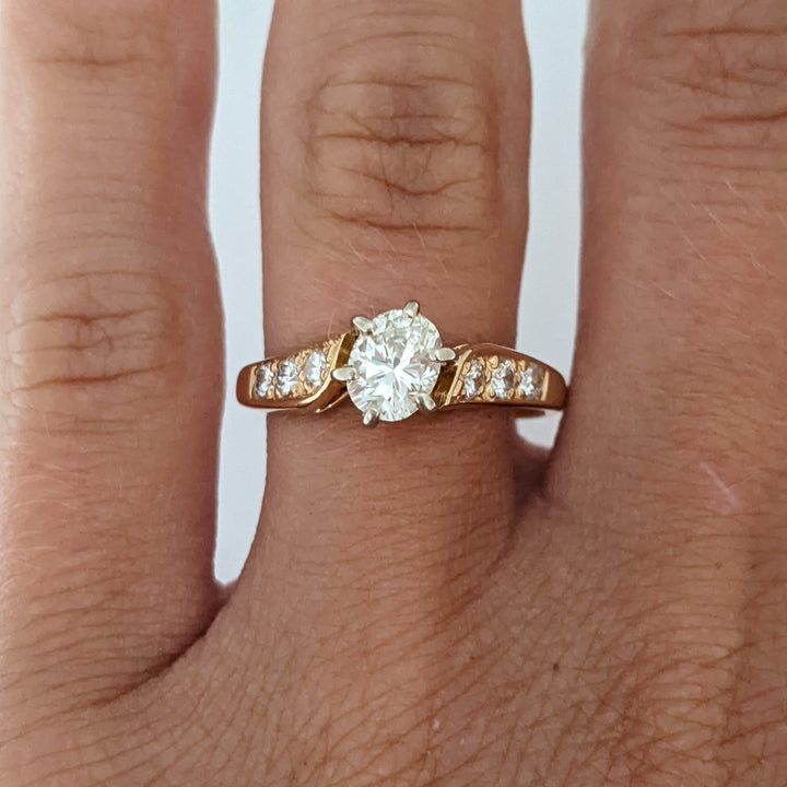 14K .62 CARAT TOTAL WEIGHT VS2 J DIAMOND OVAL WITH (6) ROUND MELEE ESTATE RING