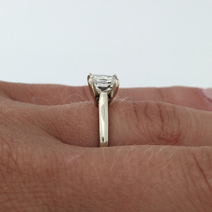 14K WHITE .91 CARAT TOTAL I1 H DIAMOND EMERALD CUT ESTATE RING 2.6 GRAMS