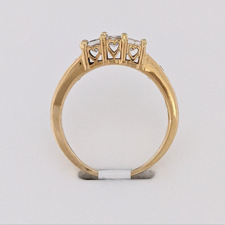 14K .51 CARAT TOTAL WEIGHT I1 H DIAMOND PRINCESS CUT (3) ROUND (8) ESTATE TRINITY RING 2.9 GRAMS