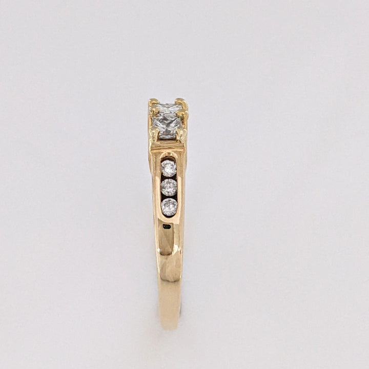 14K .51 CARAT TOTAL WEIGHT I1 H DIAMOND PRINCESS CUT (3) ROUND (8) ESTATE TRINITY RING 2.9 GRAMS