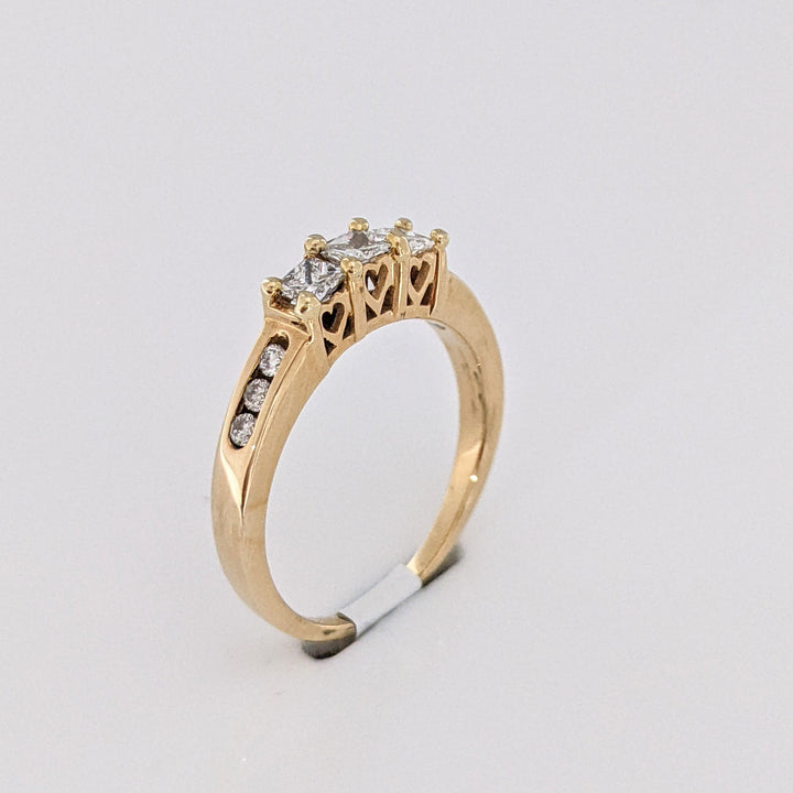 14K .51 CARAT TOTAL WEIGHT I1 H DIAMOND PRINCESS CUT (3) ROUND (8) ESTATE TRINITY RING 2.9 GRAMS