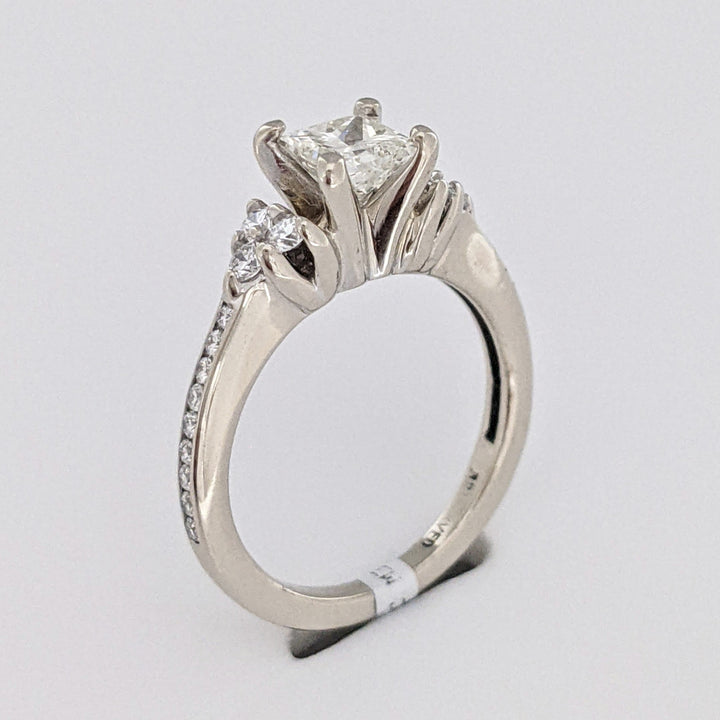 14K WHITE .72 CARAT TOTAL WEIGHT SI2-I1 H DIAMOND PRINCESS CUT (1) ROUND ESTATE RING 3.2 GRAMS