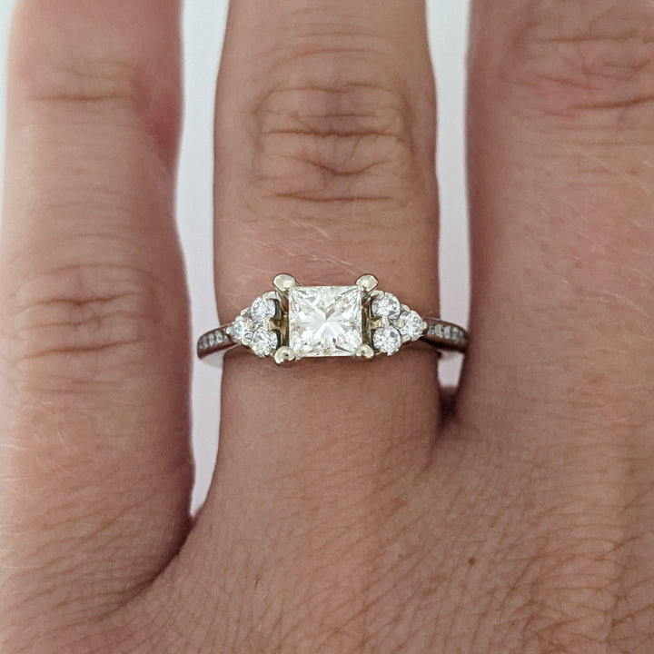 14K WHITE .72 CARAT TOTAL WEIGHT SI2-I1 H DIAMOND PRINCESS CUT (1) ROUND ESTATE RING 3.2 GRAMS