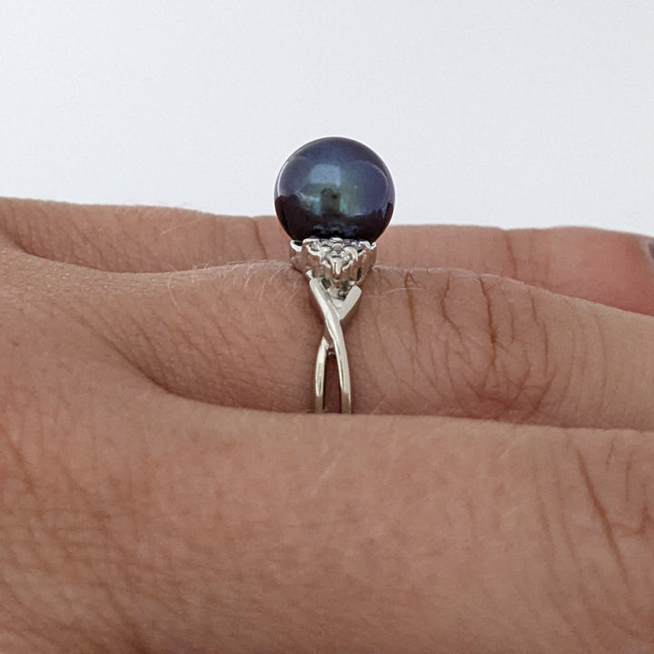 14K WHITE BLACK PEARL ROUND 8MM WITH .10 DIAMOND TOTAL WEIGHT (8) ESTATE RING 3.0 GRAMS