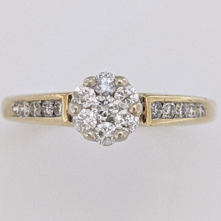 10K .41 CARAT TOTAL WEIGHT I1 H DIAMOND ROUND (17) CLUSTER TOP ESTATE RING 3.0 GRAMS