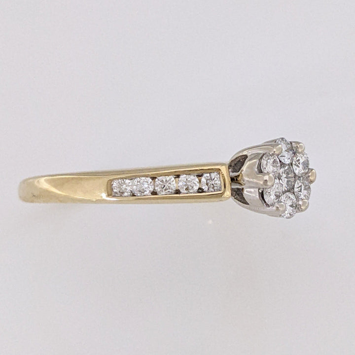 10K .41 CARAT TOTAL WEIGHT I1 H DIAMOND ROUND (17) CLUSTER TOP ESTATE RING 3.0 GRAMS