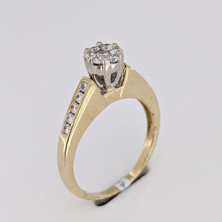 10K .41 CARAT TOTAL WEIGHT I1 H DIAMOND ROUND (17) CLUSTER TOP ESTATE RING 3.0 GRAMS
