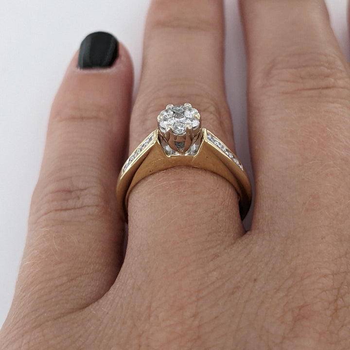 10K .41 CARAT TOTAL WEIGHT I1 H DIAMOND ROUND (17) CLUSTER TOP ESTATE RING 3.0 GRAMS