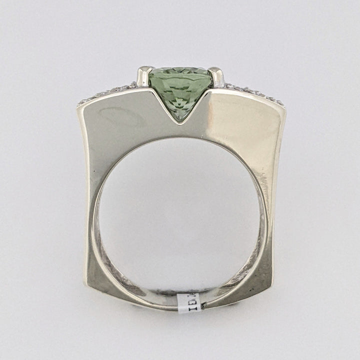 14K WHITE GREEN TOURMALINE OVAL 8X10 WITH .28 DIAMOND TTOAL WEIGHT ESTATE RING 9.2 GRAMS