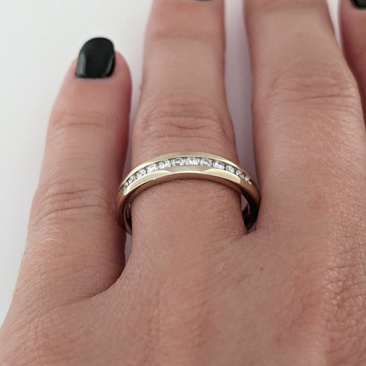 14K WHITE .24 CARAT TOTAL WEIGHT SI2 G DIAMOND ROUND (12) ESTATE CHANNEL SET BAND 3.5 GRAMS