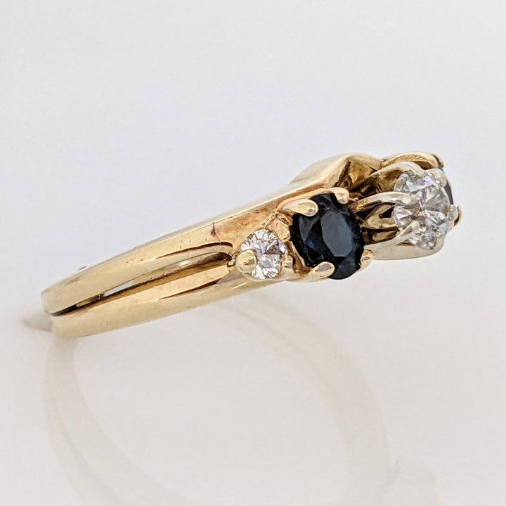 14K .26 CARAT TOTAL WEIGHT I1 G DIAMOND ROUND (3) WITH (2) 3X4 SAPPHIRE OVAL ESTATE RING/SET 3.9 GRAMS