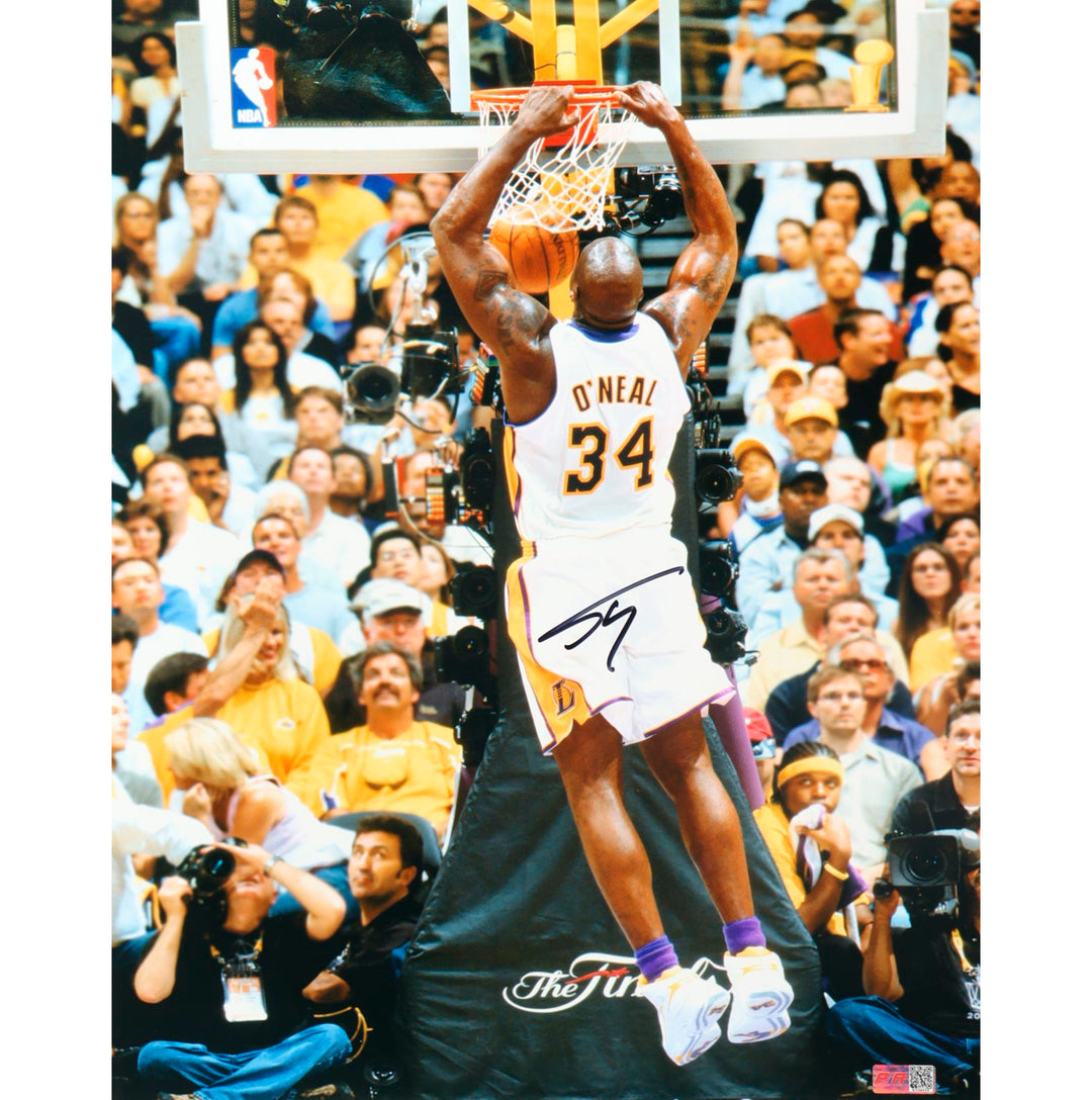 Shaquille O'Neal Signed Lakers 16x20 Framed Photo (PIA COA)