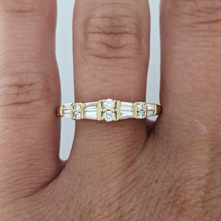 14K .42 CARAT TOTAL WEIGHT SI2 H DIAMOND ROUND (6) BAGUETTE (8) ESTATE BAND 2.3 GRAMS