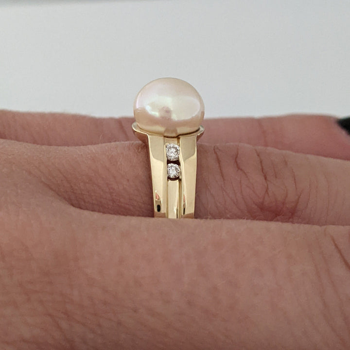 14K PEARL ROUND 8MM WITH (4) MELEE ESTATE RING 4.4 GRAMS