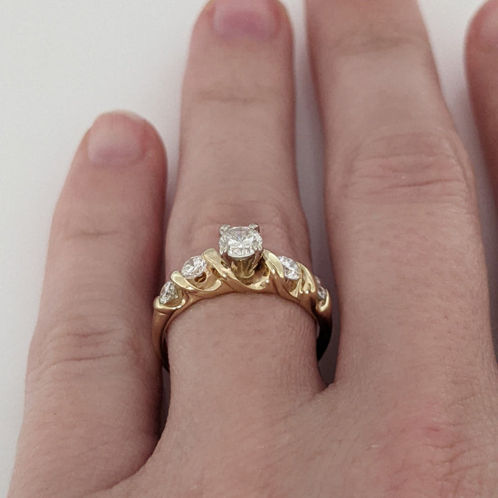 14K .63 CARAT TOTAL SI2-I1 I-J DIAMOND ROUND (5) SWIRL SIDES ESTATE RING 2.9 GRAMS
