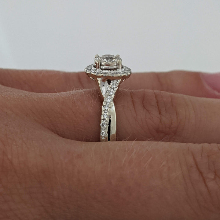 14K WHITE .66 CARAT TOTAL WEIGHT I1 I DIAMOND ROUND (46) HALO ESTATE RING 4.5 GRAMS