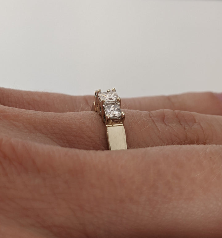 14K WHITE .38 CARAT TOTAL WEIGHT I1 H-I DIAMOND PRINCESS CUT (3) TRINITY ESTATE RING 2.8 GRAMS