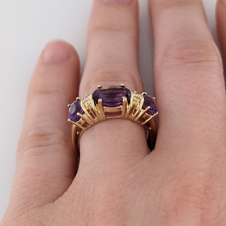 14K AMETHYST OVAL (1) 6X8 (2) 4X6 WITH (4) MELEE ESTATE RING 4.1 GRAMS
