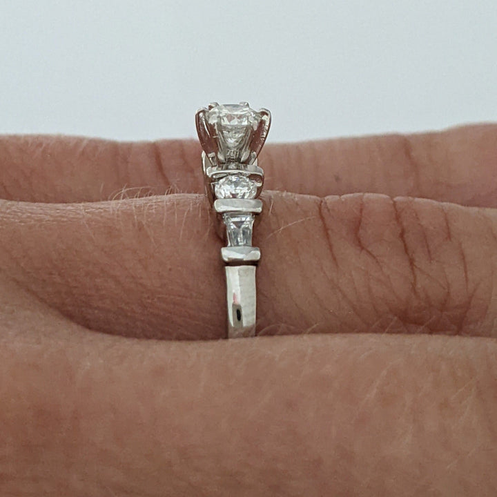 PLATINUM .25 CARAT TOTAL WEIGHT I1 G DIAMOND ROUND (5) ESTATE RING 3.9 GRAMS
