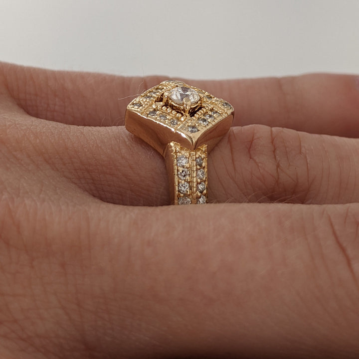 14K .57 CARAT TOTAL WEIGHT I1 I DIAMOND ROUND (41) ESTATE RING 2.6 GRAMS