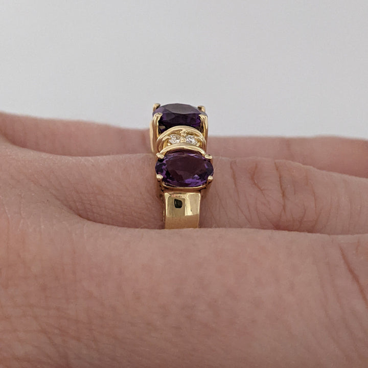 14K AMETHYST OVAL (1) 6X8 (2) 4X6 WITH (4) MELEE ESTATE RING 4.1 GRAMS