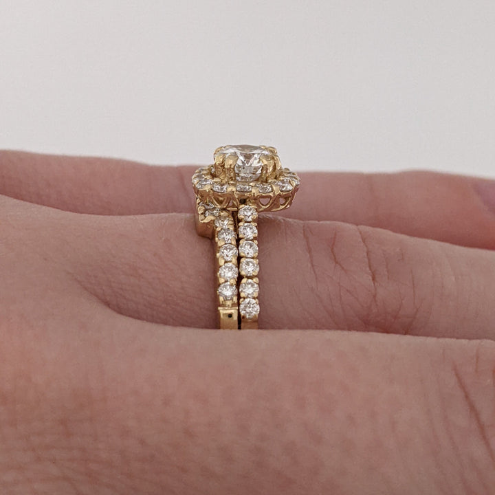 14K .60 CARAT TOTAL SI1 F DIAMOND ROUND WITH .47 DIAMOND TOTAL WEIGHT MOUNTING AND .23 DIAMOND TOTAL WEIGHT BAND ESTATE SET 4.5 GRAMS