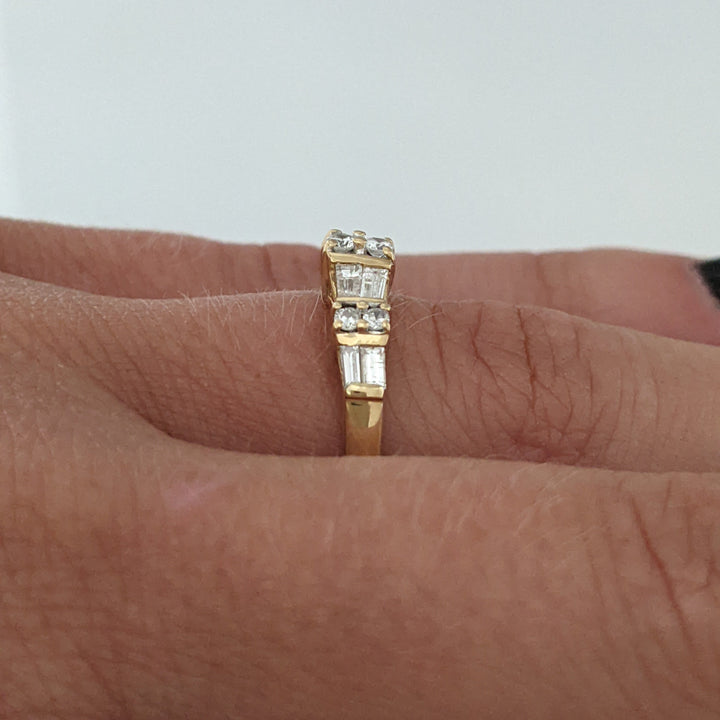 14K .42 CARAT TOTAL WEIGHT SI2 H DIAMOND ROUND (6) BAGUETTE (8) ESTATE BAND 2.3 GRAMS