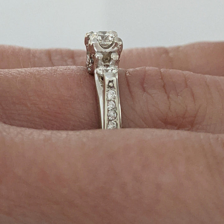 14K WHITE .46 CARAT TOTAL WEIGHT SI2 H DIAMOND ROUND (13) TRINITY ESTATE RING 3.2G