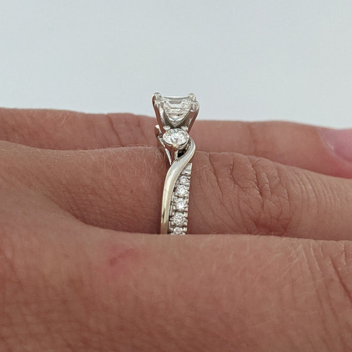 14K WHITE .74 CARAT TOTAL WEIGHT I1 I DIAMOND ROUND (15) ESTATE RING 3.7 GRAMS