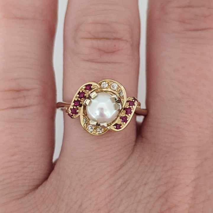 14K PEARL ROUND 6MM WITH (10) RUBY AND (6) MELEE ESTATE RING 3.0 GRAMS