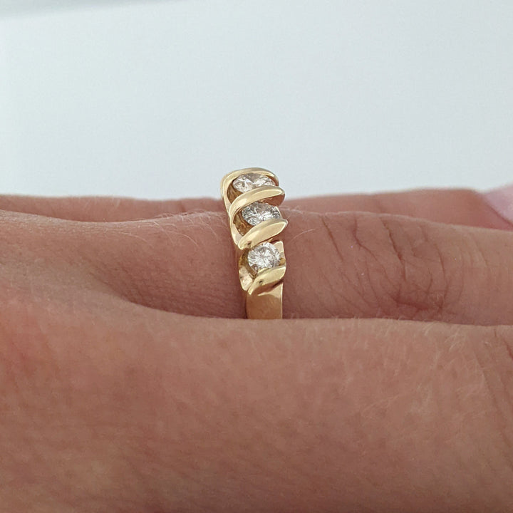 14K .49 CARAT TOTAL WEIGHT SI2 J DIAMOND ROUND (5) S-STYLE BAND 4.5 GRAMS
