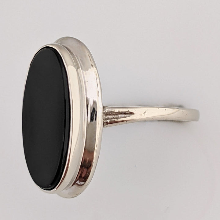14K WHITE ONYX OVAL 7X18 WITH GOLD TRIM ESTATE RING 2.9 GRAMS