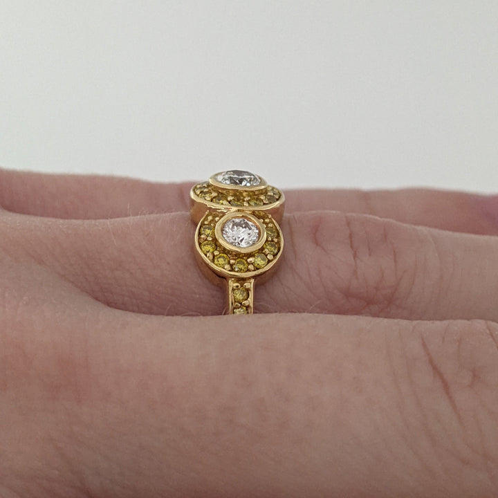 18K .96 CARAT TOTAL WEIGHT SI2 I DIAMOND ROUND (3) YELLOW (42) BEZEL ESTATE RING 5.0 GRAMS