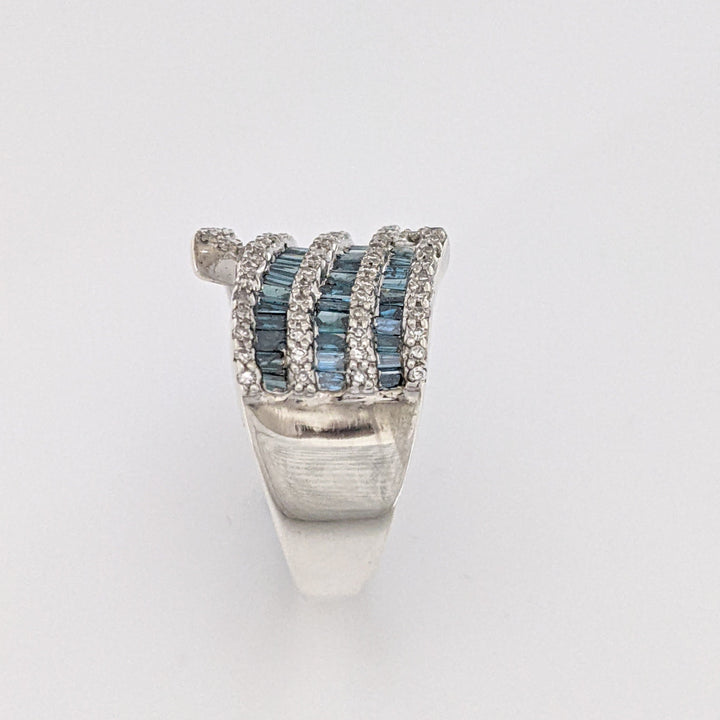 STERLING SILVER 1.00 CARAT TOTAL WEIGHT ROUND AND BAGUETTE WHITE AND BLUE DIAMOND ESTATE RING 4.0 GRAMS