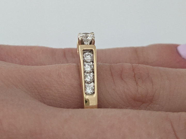 14K .63 CARAT TOTAL WEIGHT SI2 G DIAMOND ROUND (9) ESTATE RING 4.0 GRAMS