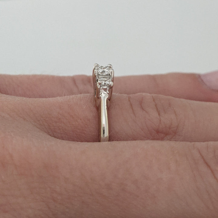 18K WHITE .37 CARAT TOTAL WEIGHT VS2 H DIAMOND PRINCESS CUT (3) ESTATE TRINITY RING 3.5 GRAMS