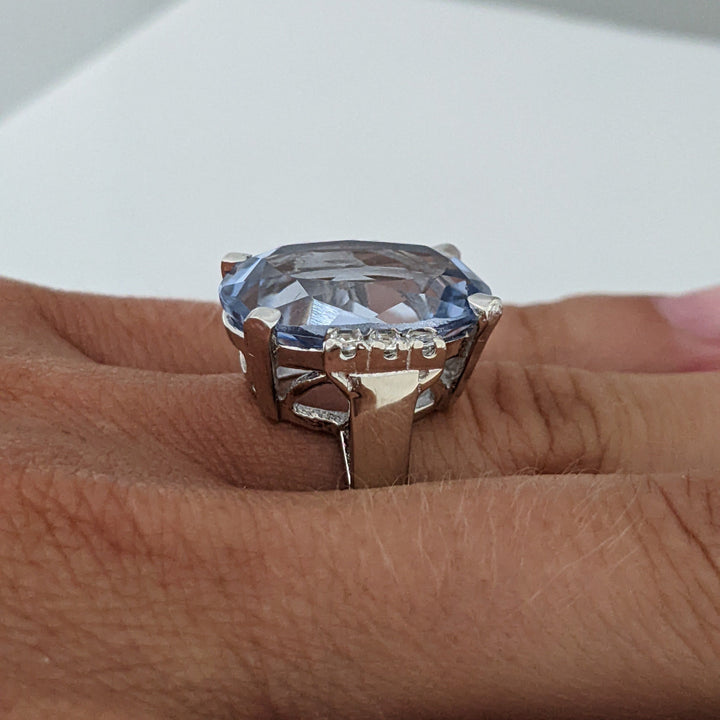 14K WHITE BLUE TOPAZ OVAL 12.5X18 WITH (6) DIAMOND ROUNDS .18 CARAT TOTAL WEIGHT ESTATE RING 10.7 GRAMS