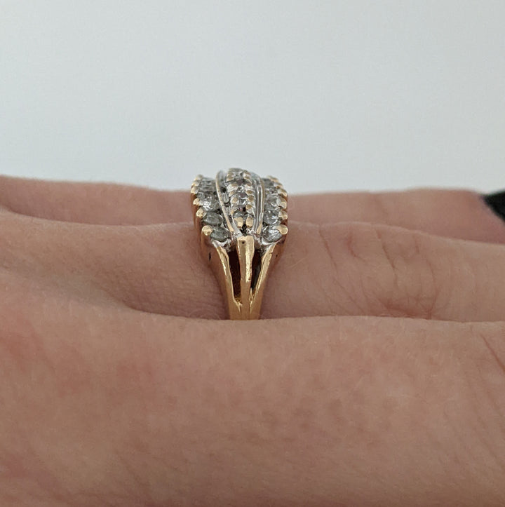 14K .51 CARAT TOTAL WEIGHT I1 I DIAMOND ROUND (19) 3-ROW ESTATE RING 3.2 GRAMS